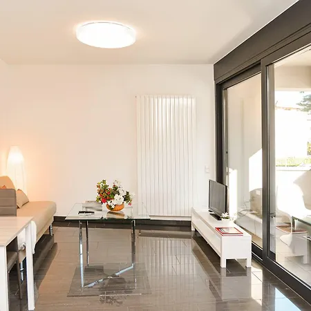 New Plaza 1 Apartment *